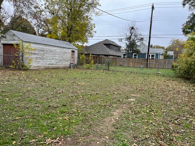 Building Photo - 4931 Pershing Ave