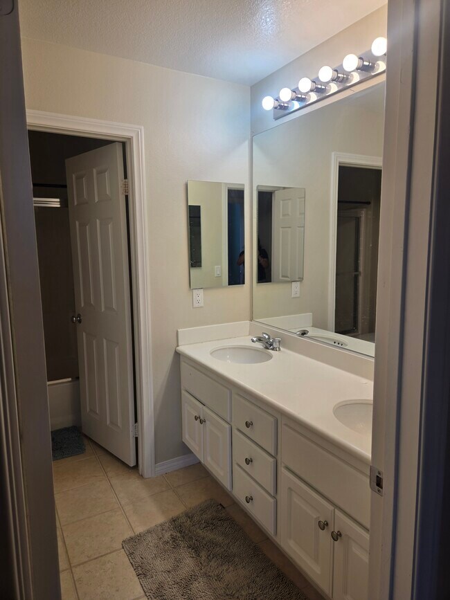 Building Photo - 3649 Mountain Shadows Ct