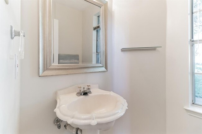 Building Photo - 7801 Callbram Ln