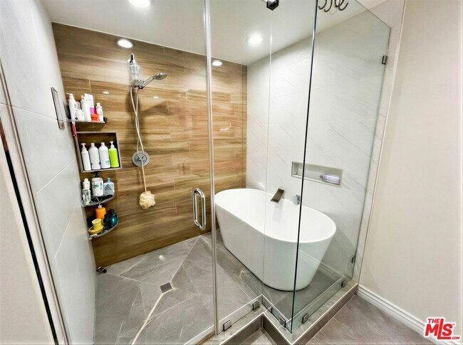 Building Photo - 5139 Balboa Blvd