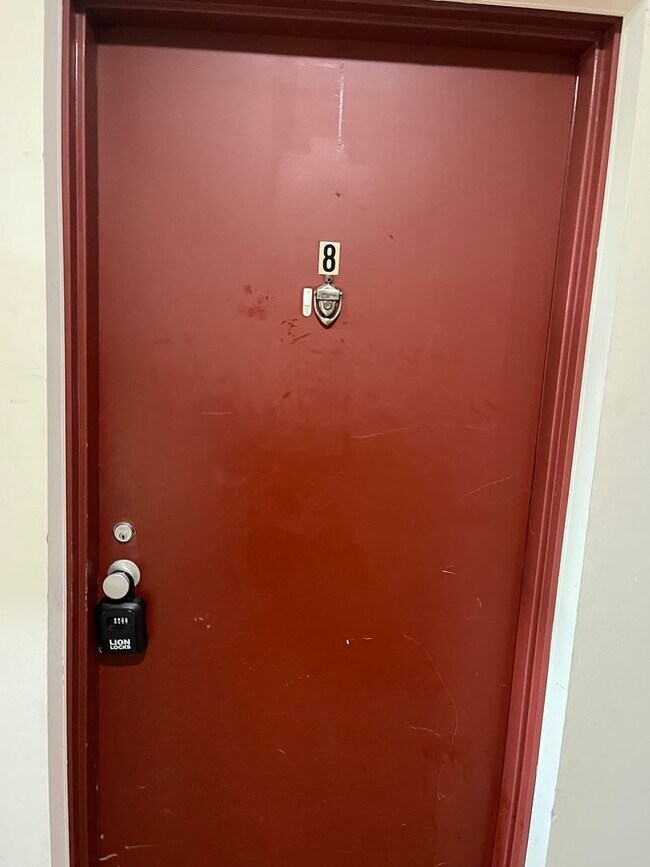 Building Photo - Country Club 1 Bedroom Condo