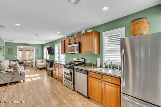 Building Photo - 124 Mathis Dr