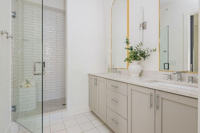 Building Photo - 2347 Hosea L Williams Dr NE