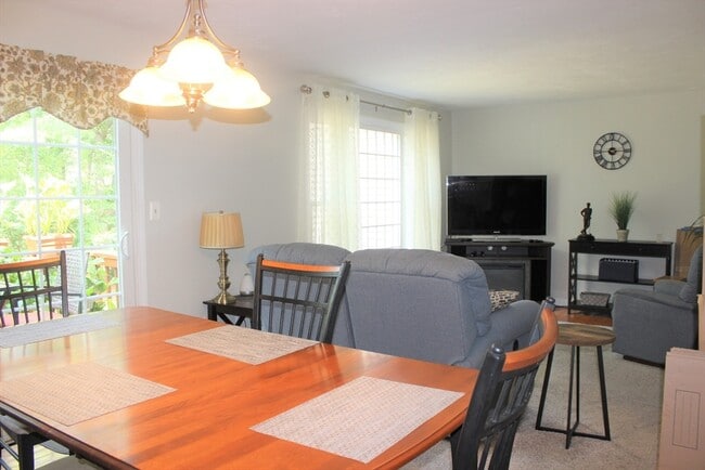 Building Photo - 21 Bellwood Cir