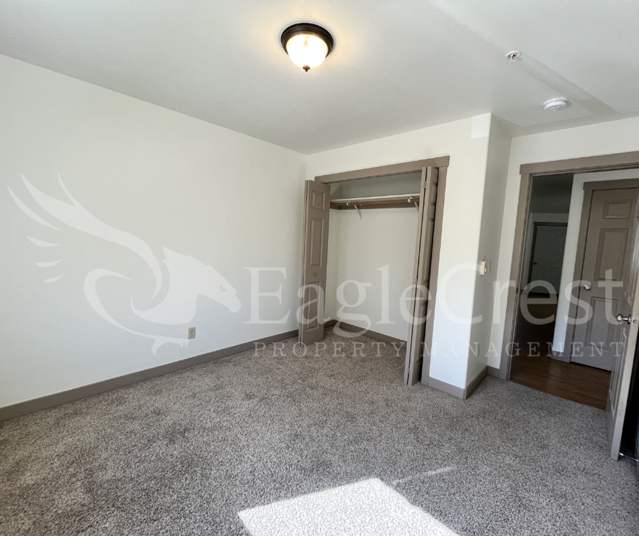 Building Photo - 3rd Floor Two Bedroom, One and a Half Bathroom Unit With View