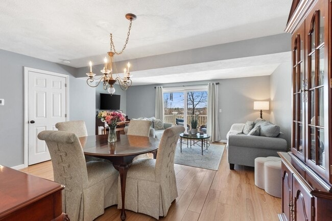 Building Photo - 320 Newbury St