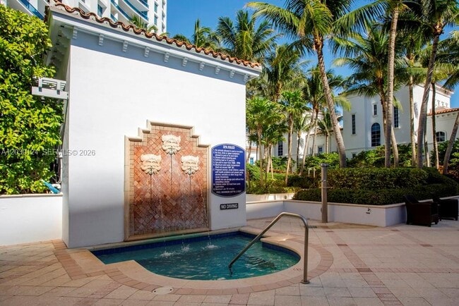 Building Photo - 5959 Collins Ave