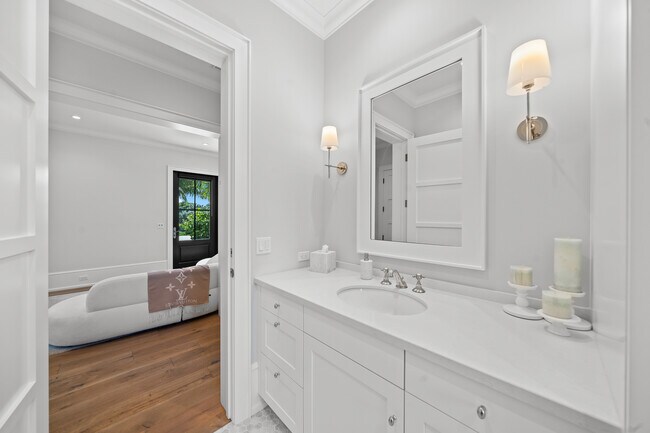 Building Photo - 5525 Jimmy Buffett Mem Hwy