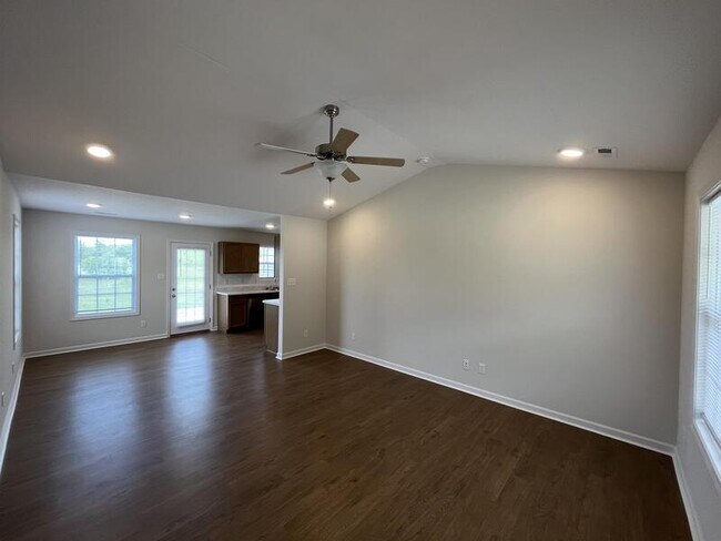 Building Photo - 2034 McCleary Rd