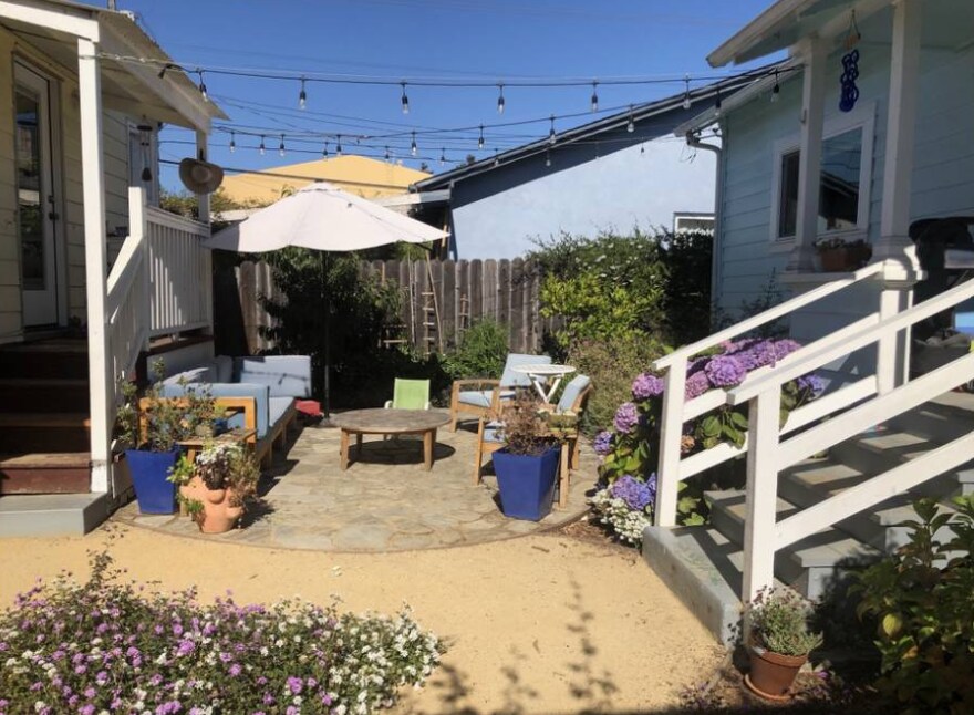Shared back patio - 1140 Addison St