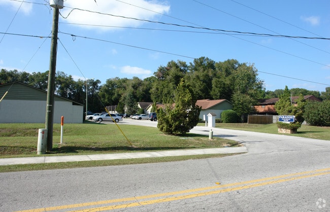 Primary Photo - Paradise Apartments