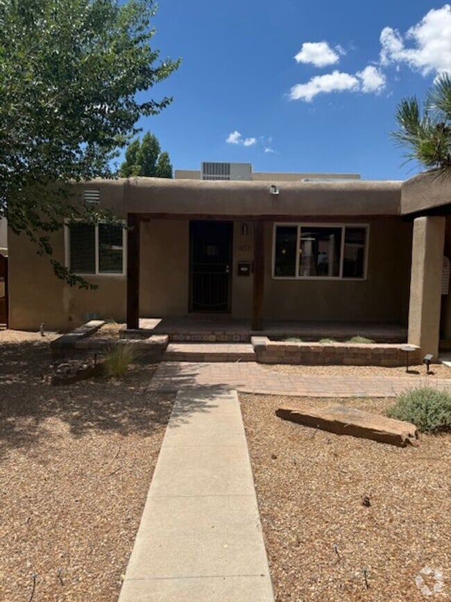 Building Photo - Beautiful 3 bedroom 2 bath 2 car garage ho...