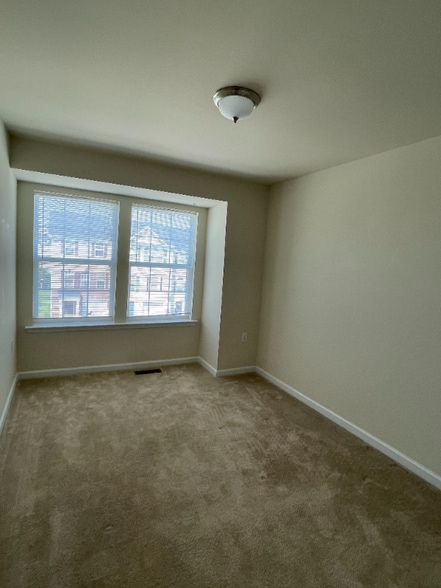 Building Photo - 104 Bertelli Ct