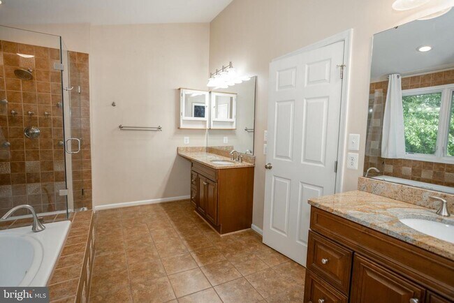 Building Photo - 13076 Dove Tree Ct