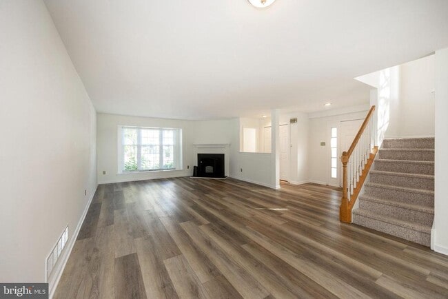 Building Photo - 112 Whistling Swan Ln
