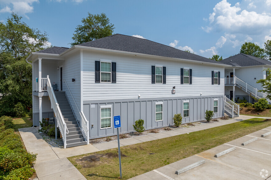 Primary Photo - Petersburg Square Apartments