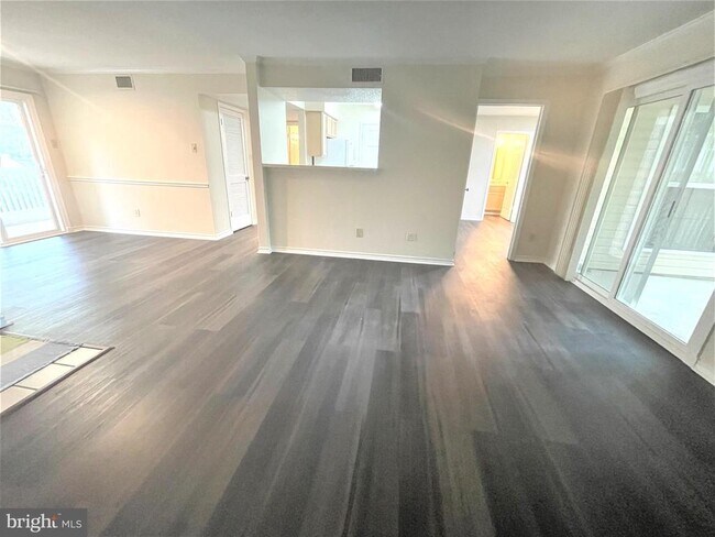 Building Photo - 1505 Lincoln Way