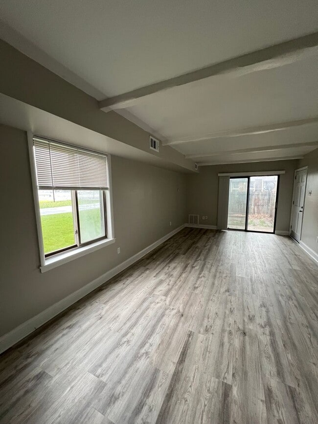 Building Photo - Luxury 1 BD, 1 BA Apartment in Mt Joy!