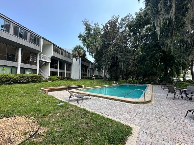 Building Photo - 2816 SW 14th Dr