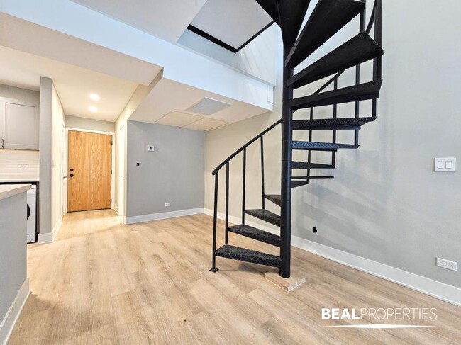 Building Photo - 1 bedroom in CHICAGO IL 60610
