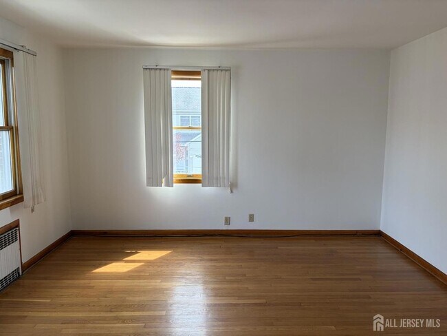 Building Photo - 123 Heald St