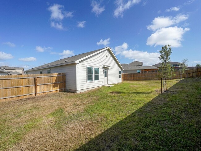 Building Photo - Spacious 4-bedroom, 2-bath located in Summerhill subdivision