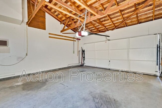 Building Photo - 350 Chesley Ave