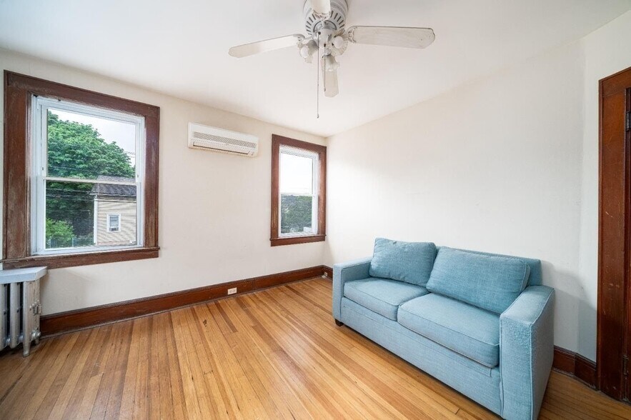 Building Photo - 351 Somerset St