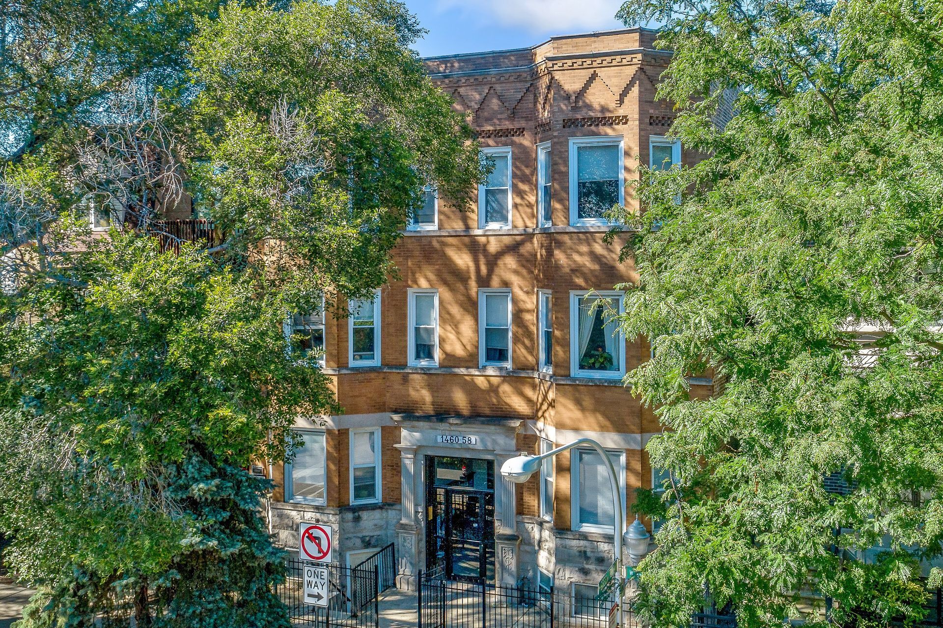 Building Photo - 1458 W Grace St