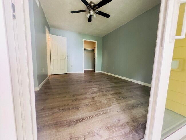 Building Photo - 225 S Tropical Trail