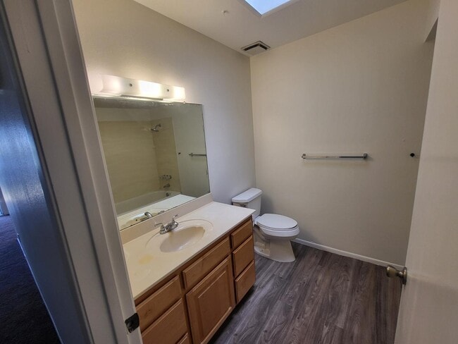 Building Photo - 9609 W Cinnabar Ave