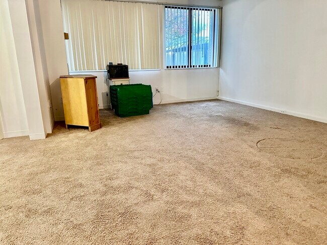 Building Photo - 250 Hammond Pond Pkwy