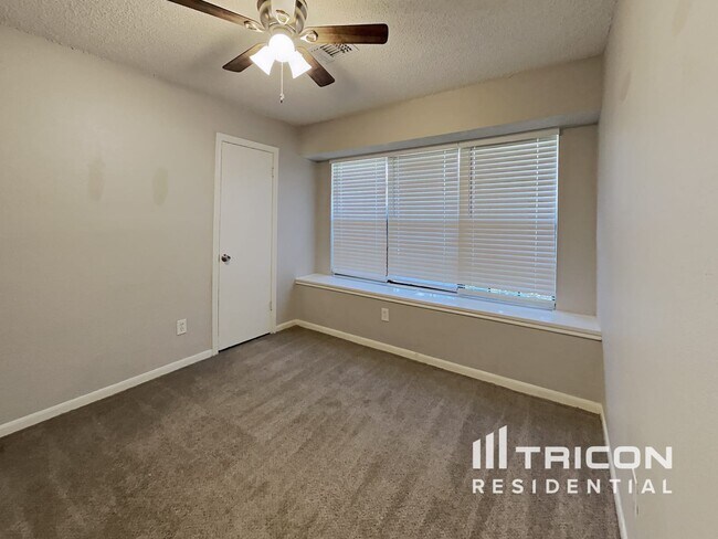 Building Photo - 212 Sunset Dr