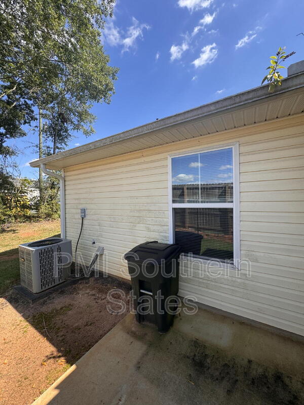 Building Photo - 217 Walnut Hill Dr