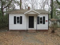 Building Photo - Small Single Family Home