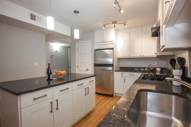 Primary Photo - 714 Adams St
