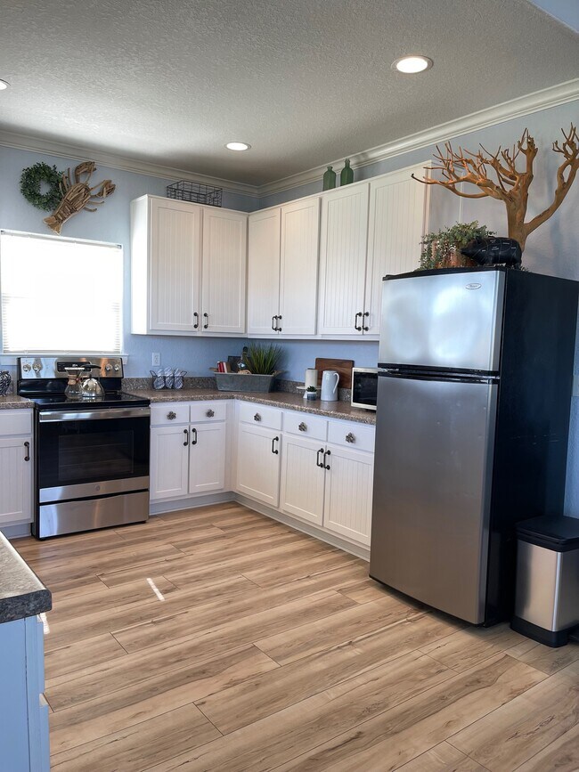 Building Photo - 971 Kent Dr