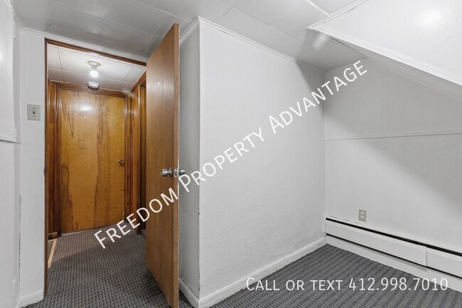 Building Photo - 122 Secane Ave