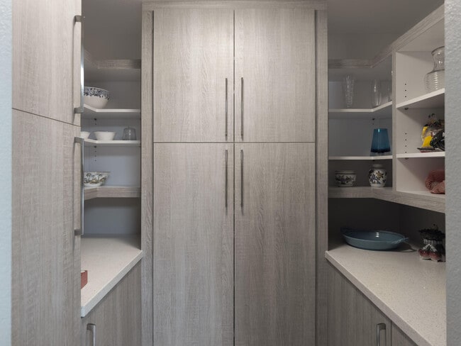 Building Photo - 66 Dartmouth Dr