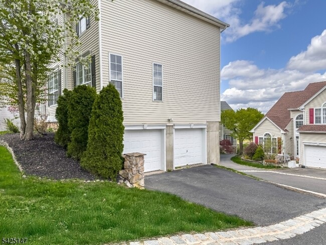 Building Photo - 227 Winding Hill Dr
