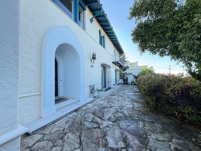 Building Photo - Luxury Upper Piedmont Estate