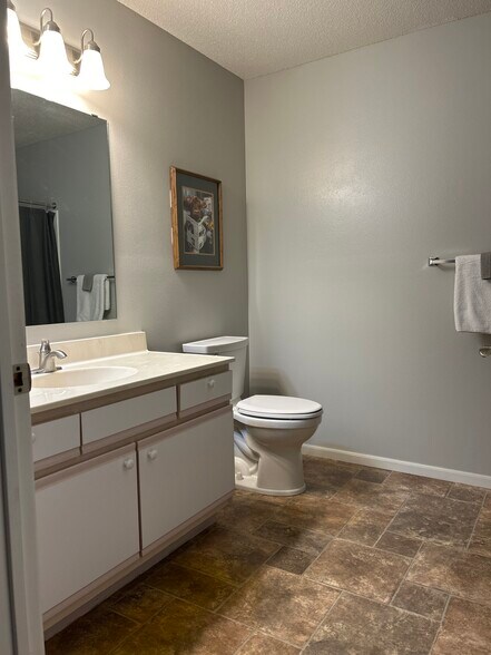 Building Photo - 418 5th Ave N