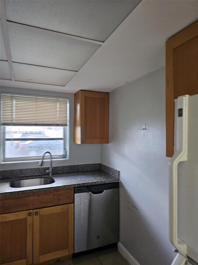 Building Photo - 7570 SW 82nd St