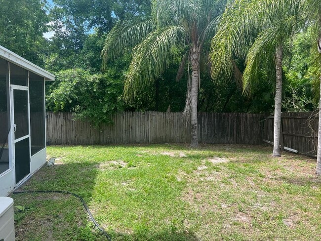 Building Photo - 12332 Villager Ct