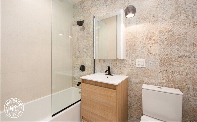 Building Photo - 1266 Hancock St