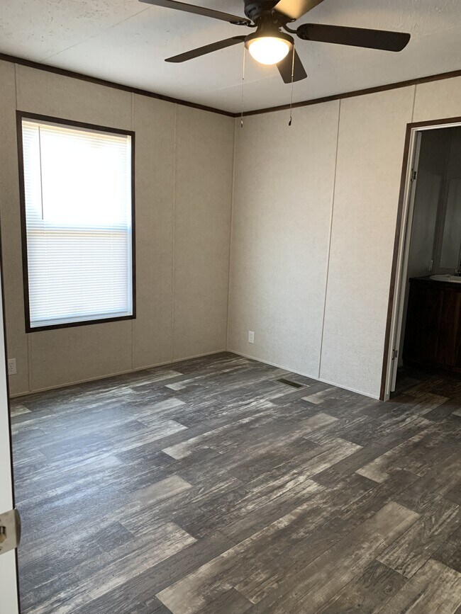 Building Photo - 325 Belew St