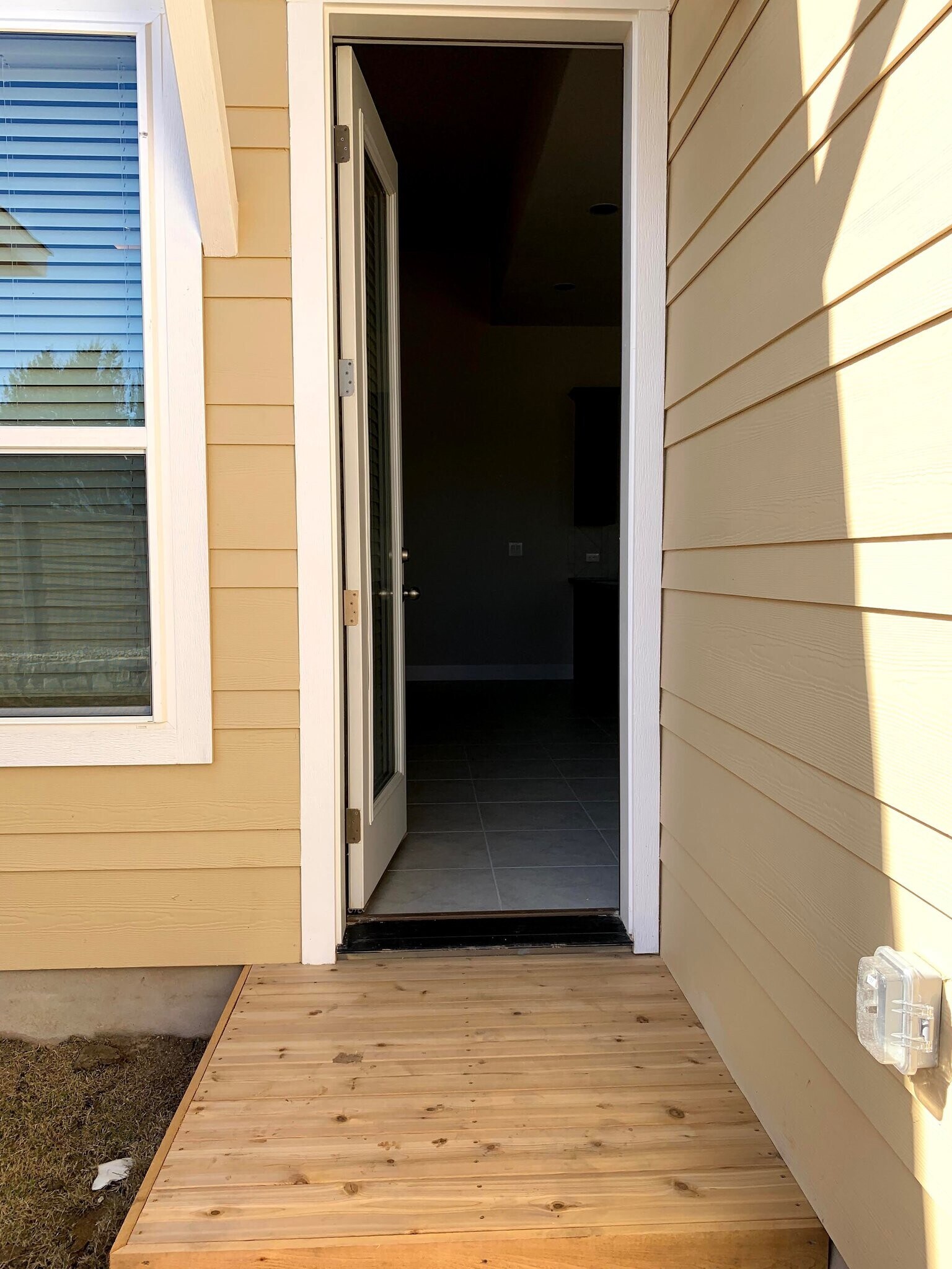 Building Photo - 10717 Charger Wy