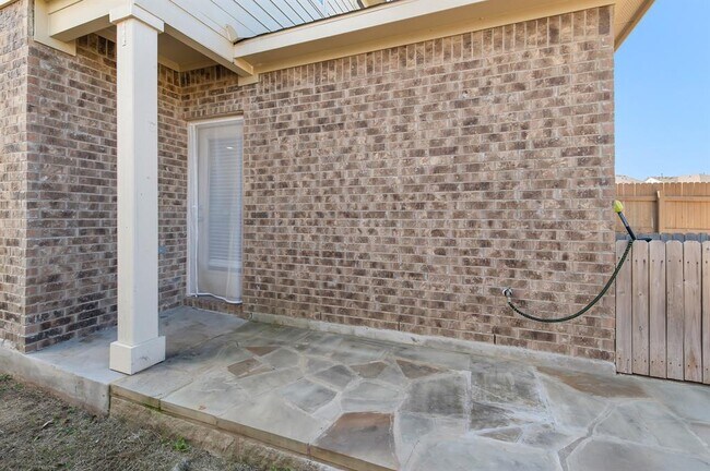 Building Photo - 512 White Steppe Way