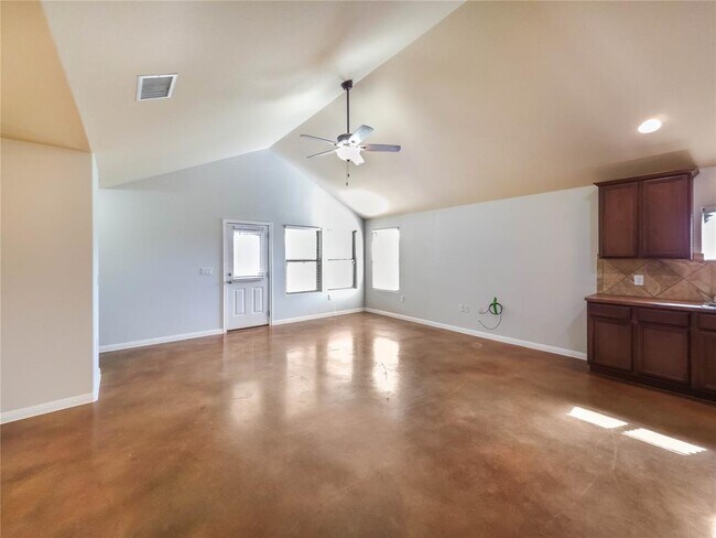 Building Photo - 120 Lost Oaks Ct