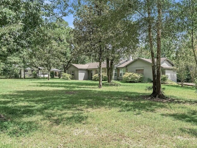Building Photo - 165 Morris Dr